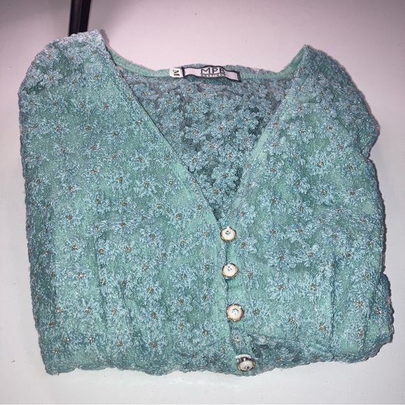 MPB Boutique blue lace top daisy pattern with dainty flowers buttons Size M - Picture 4 of 16